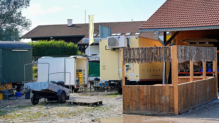 Unbekannter attackiert Festbesucher in Egling
