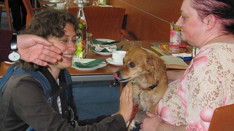 Fledermaus-Pinscher "Trixi" kuschelte am liebsten auf dem Arm der Bewohner