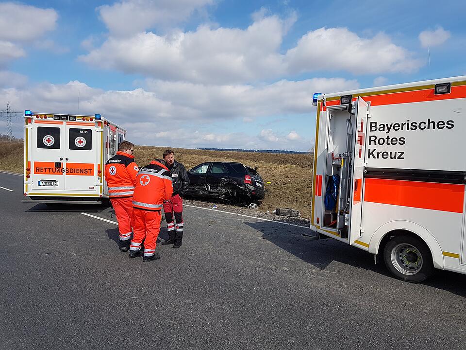Fünf Verletzte, Kind in Lebensgefahr - Unfall im Kreis Ansbach