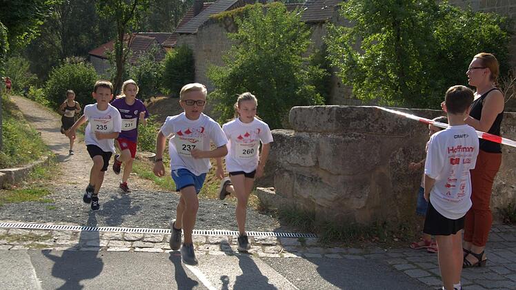 Altstadtlauf Seßlach, die Bambinis sind auf der Strecke. Foto: Bettina Knauth