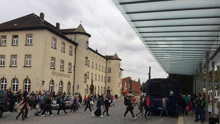 Ein Schienenersatzverkehr mit Bus zwischen Forchheim und Eltersdorf wurde eingerichtet. Foto: Ronald Heck