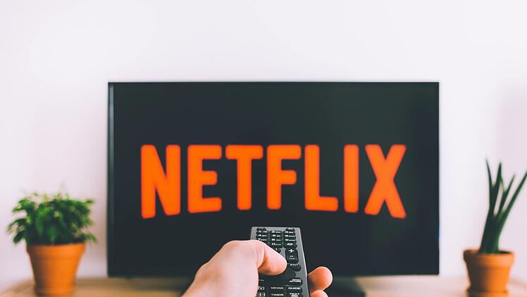 Was wäre die Welt nur ohne Streaming von Serien & Co.: Im Prime Day bei Amazon bekommst du jetzt bis zu 51 Prozent Rabatt auf TVs.