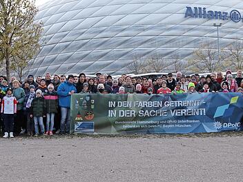 &bdquo;Eine Gemeinschaft&ldquo;, so k&ouml;nnte man die Gruppe, bestehend aus Polizisten, Soldaten und deren Familien, beschreiben.               