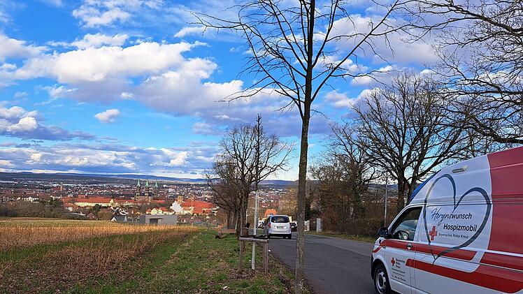 Bamberg: Wunschmobil macht schwerstkrankem Mann Riesenfreude - dank spezieller Technik in neuem Fahrzeug