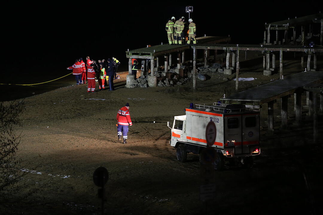 Oberfranken: Mann rast mit Auto betrunken in See
