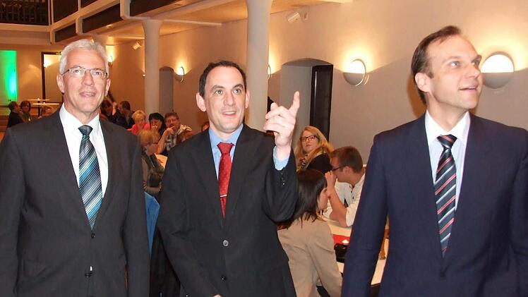 Günther Werner, Stephan Schneider und Georg Hiernickel (von links) am vergangenen Wochenende in Haßfurt bei der Bürgermeisterwahl. Während Stephan Schneider als Kandidat der SPD aus dem Rennen fiel, kommt es zwischen Günther Werner von der Wählergemeinschaft Haßfurt und Georg Hiernickel von der CSu in Haßfurt zur Stichwahl. Foto: Jochen Bopp