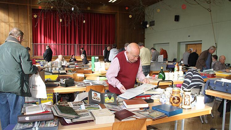In der  Peter-J.-Moll-Halle in Bad Staffelstein fand die zehnte Auflage der Sammler- und Händlerbörse des Briefmarkensammlerverein Lichtenfels statt.  Geda Völk