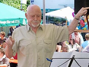 Beim Altstadtfest 2007 dirigierte Fritz Mensching die Ina-Bigband.  Foto: Roland Meister