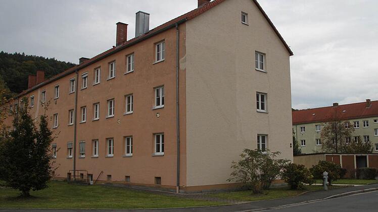 Die Idee, einen bereits für den Abbruch und Neubau bestimmten Wohnblock in der Michel-Weiß-Straße vorübergehend für Asylbewerber zur Verfügung zu stellen, hat die Baugenossenschaft wieder verworfen. Zu groß wären die nötigen Investitionen in die Bausubstanz. Foto: Dagmar Besand