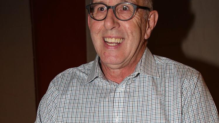 Rudi Mogalle beim Formen der "Coburger Rutscher"Desombre