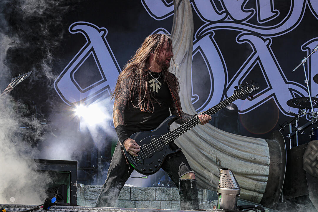 Amon Amarth bei Rock im Park 2019: Ganz viel Metal und Feuer bringt die Fans zum Durchdrehen
