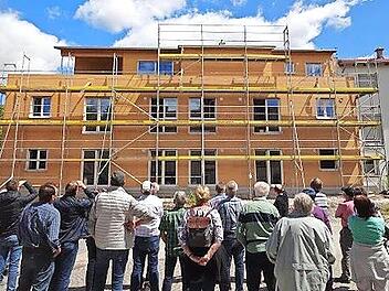 Die Lehrfahrt zu Holzbau-Schorr in Burghaslach war für die Waldbauern sehr informativ.
