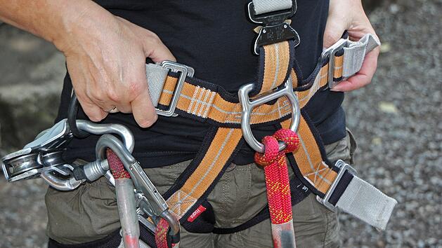 Du stehst auf Abenteuer in der Höhe, Parcours und den gesunden Mix aus Sport in der Natur? Dann rein in den Gurt und los: Hier findest du die besten Kletterparks in Franken.
