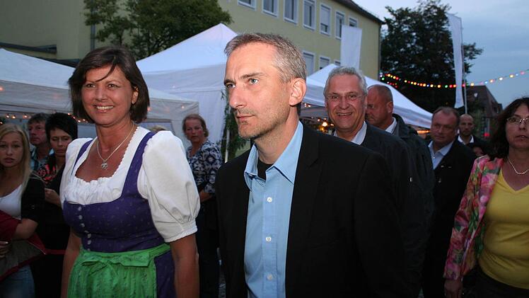 Beim Eintreffen auf dem Schlossberg Bundesministerin Aigner mit CSU-Bürgermeisterkandidat Alexander Schulz und Innenminister Joachim Herrmann (hinten)