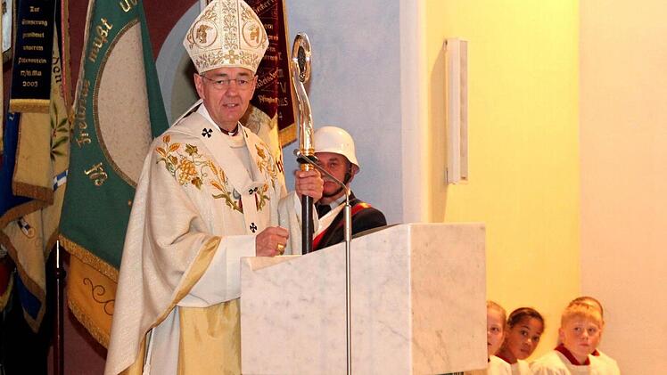 Der Erzbischof bei der Predigt