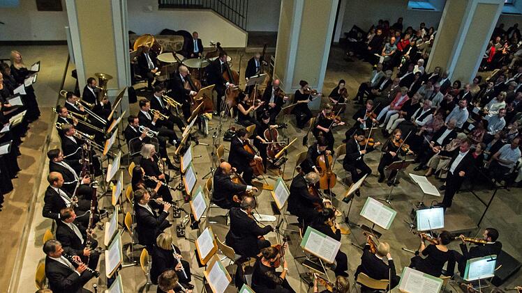 Eindrucksvolles Finale der Konzertsaison des Landestheaters. Die "Sea Symphony" von Ralph Vaughan Williams erklang in der Coburger Morizkirche, gestaltet von der Royal Choral Society und dem Chor und dem Philharmonischen Orchester des Landestheaters unter Leitung von Richard Cooke.Foto: Jochen Berger
