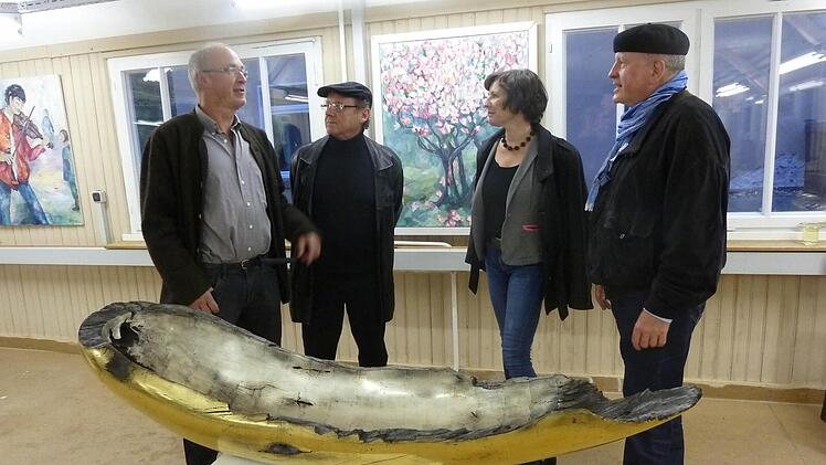 Herbert Holzheimer, Georg Seifried, Regine Merz und Hans-Dietrich Unger bei der Vernissage in der Alten Schreinerei. Foto: Georg Seifried