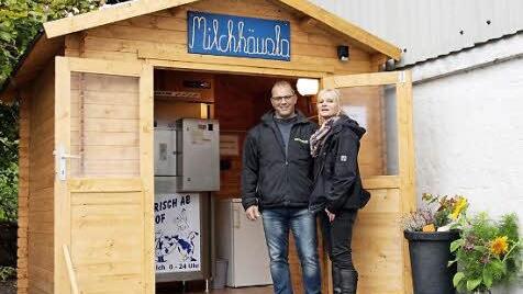 Mit viel Liebe zum Detail hat das Kupferberger Landwirtsehepaar Heiko und Sandra Seiferth ihre Milchtankstelle eingerichtet.