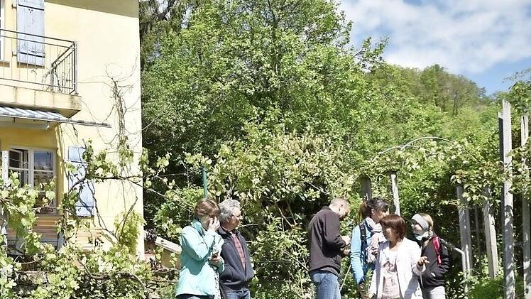 Der Besuch im Familiengarten Engelmann in Königsberg gab Tipps zum Gestalten des eigenen Gartentraumes.  Foto: Gerold Snater