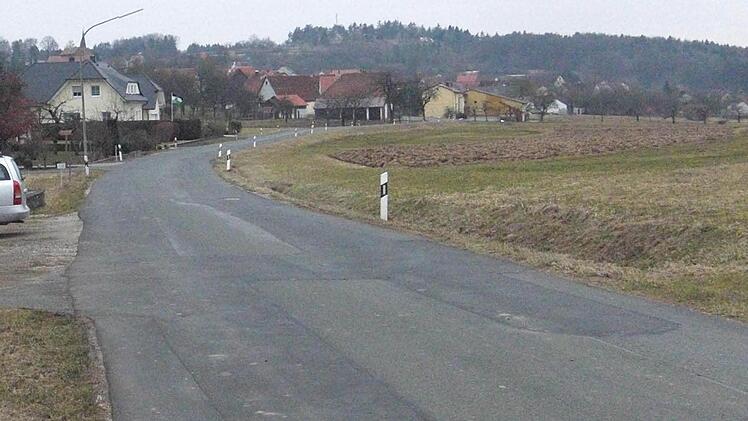 Die Kreisstraße FO 23 in Bieberbach wird vom Ortseingang bis zum Marktplatz ausgebaut und mit einem Gehsteig versehen. Foto: Reinhard Löwisch