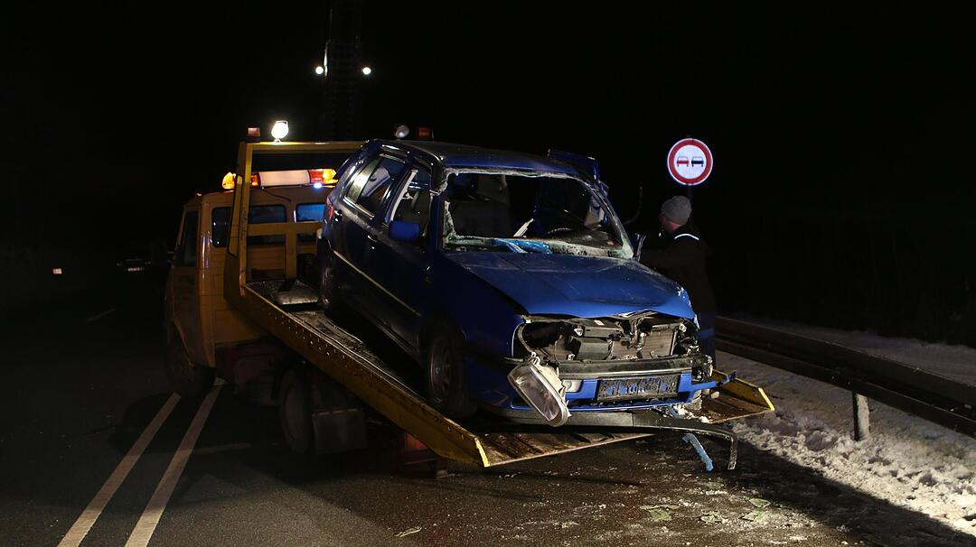 Frontalzusammenstoss auf der B2 fordert zwei verletzte Personen