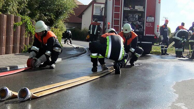 Die Übung ist vollbracht. Jetzt machen sich die Feuerwehrleute aus Rothwind und Fassoldshof ans Aufräumen. Foto: privat.