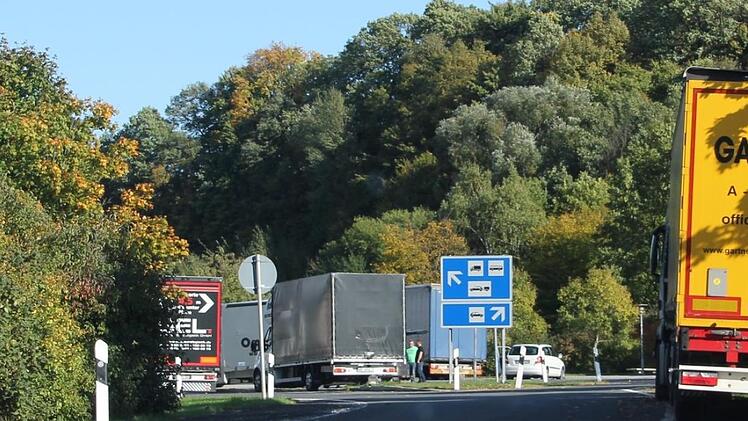 Auf dem südlich Spitzberg-Parkplatz oberhalb von Limbach.