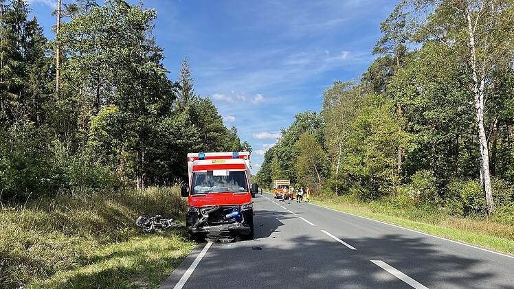 B8: Motorrad kollidiert mit Rettungswagen