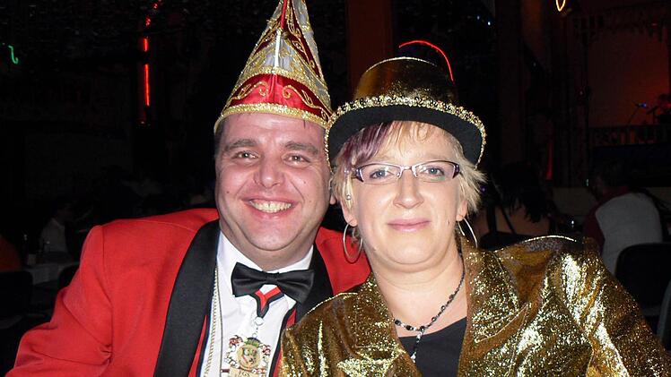 Prinzenpaar Steinwiesen: Prinz Jürgen I. und Prinzessin Manja I. regieren in diesem Jahr die Narren in Steinwiesen und konnten so eine Wallenfelser Herrschaft verhindern. Foto: privat