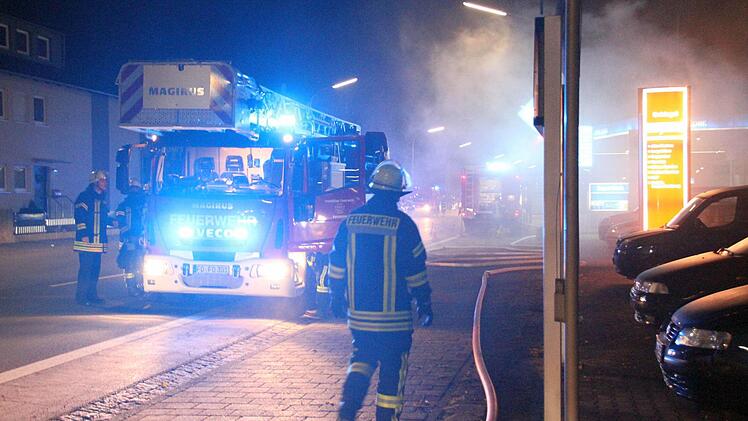 Mit Blaulicht rückte die Feuerwehr an. Foto: Josef Hofbauer