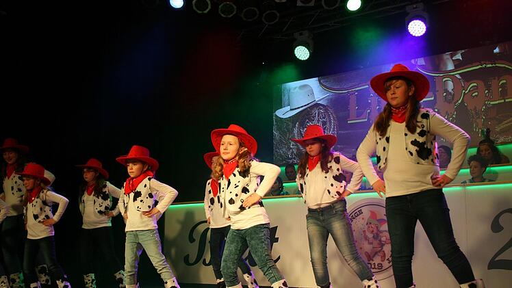 Die Hirschfelder Kids haben den Linedance drauf.Maria Lössler