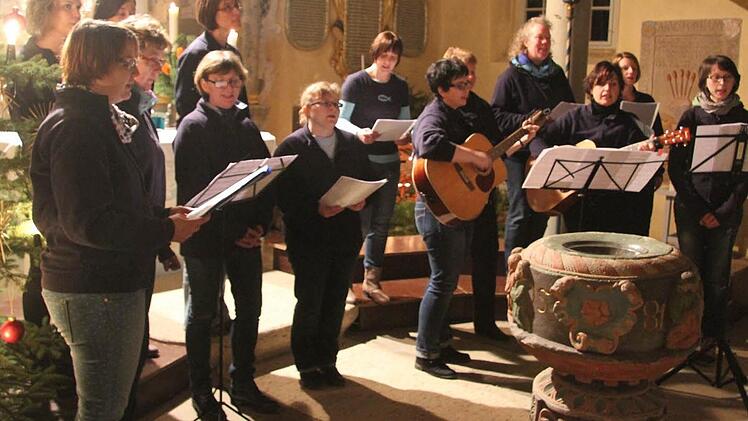 Auch der CVJM-Chor mit Instrumentalisten steuerte einige Lobpreis-Lieder zum gelungenen Konzert bei. Foto: Sonja Adam