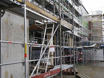 Der Ärger über 28 Prozent Mehrkosten am Ehrenbürg-Gymnasium trübt die Finanzplanung.  Foto: Josef Hofbauer