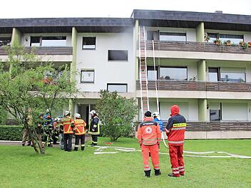 In dieser Wohnanlage in Bad Staffelstein war der Herd in Brand geraten. Foto: Tobias Kindermann