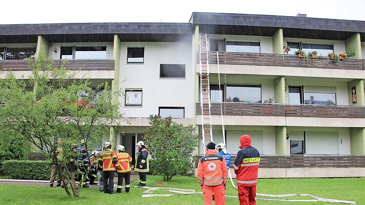 In dieser Wohnanlage in Bad Staffelstein war der Herd in Brand geraten. Foto: Tobias Kindermann