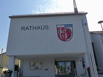 Wenn Anfang März der neue Geschäftsleiter in Oerlenbach seine Arbeit offiziell aufnimmt, wird Bürgermeister Nico Rogge mit ihm die Büroräume tauschen.  Foto: Hanns-Peter Hepp