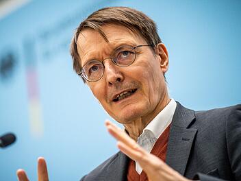 Lauterbach kritisiert Alkoholangebot im Supermarkt