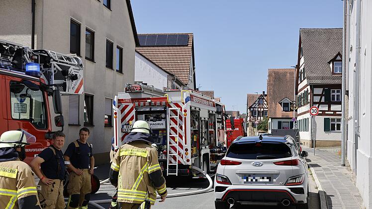 Feuer in F&uuml;rther Autowerkstatt