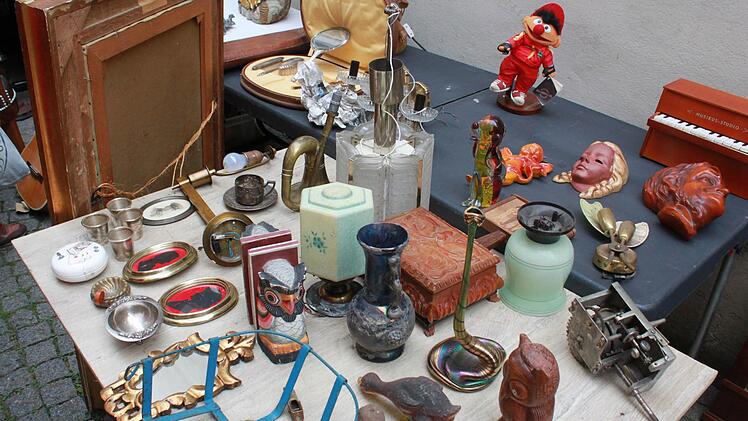 Beim Bamberger Antikmarkt kamen Liebhaber schöner alter Dinge voll auf ihre kosten. Foto: Michel Memmel