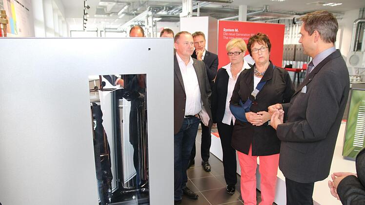 Die Ministerin beim Rundgang im Trainingscenter.