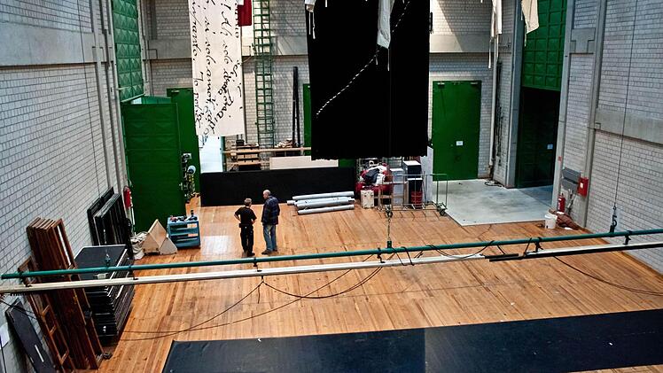 Blick von der Empore in die Montagehalle.