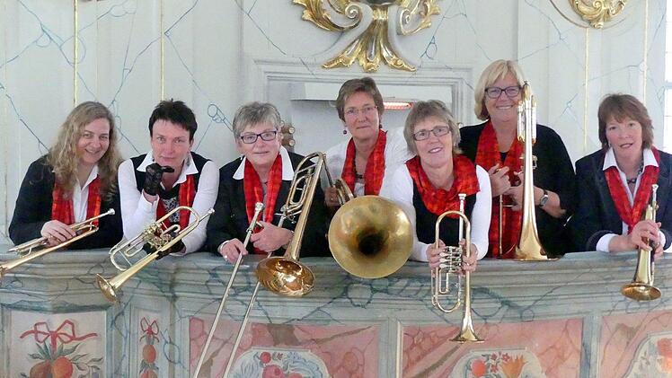 "Weibsblech" im Jubiläumsjahr (von links): Annette Pöhlmann, Lissy Wildfeuer, Karin Schulz, Uli Löffler, Petra Stalla, Christine Hofmann-Niebler und Maria Stenglein Foto: Dieter Hübner