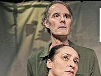 Lydia Starkulla und Dominik Burki bringen kurze Episoden auf die B&uuml;hne.