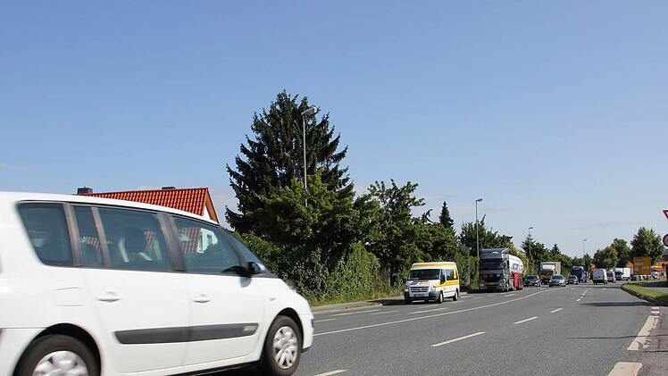 Die Bundesstraße 173 zwischen der Einmündung nach Weißenbrunn und der Kreuzung bei der Shell-Tankstelle ist ab 6. August eine Woche lang komplett gesperrt. Foto: Alexander Müller