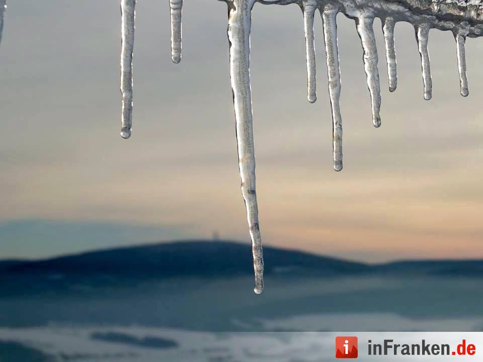 Auf der Schüssel auf dem höchsten Felsen des Waldsteins im Fichtelgebirge