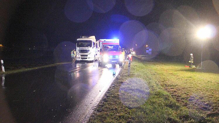 Eine Vielzahl an Rettungskräften war an der Unfallstelle.  Foto: Friedwald Schedel