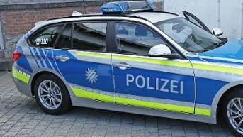 Die Fahrzeuge mit den neongelben Streifen sind besser erkennbar. Neu ist auch die Notrufnummer in der hinteren Seitenscheibe.