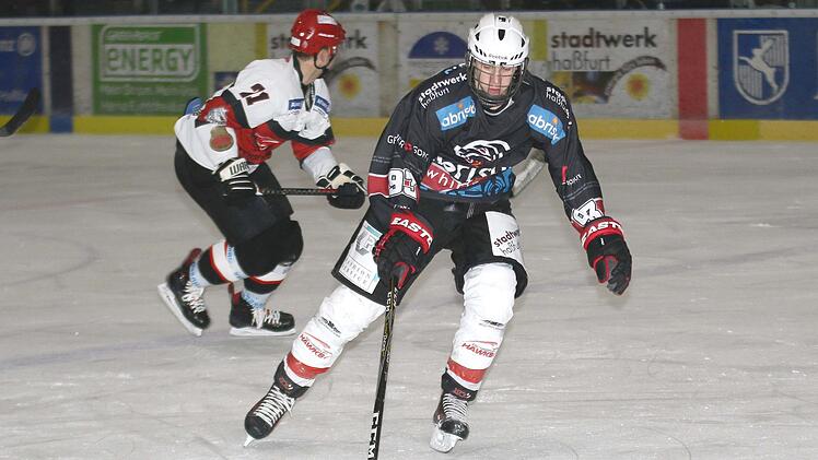 Sein zweites Pflichtspieltor erzielte der 18-jährige Lukas Kratschmer beim 10:3-Erfolg der Haßfurter "Hawks" gegen Dorfen. Ob der Angreifer auch an diesem Wochenende wieder erfolgreich ist? Foto: Ralf Naumann