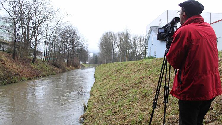 Die Deiche an dem 600 Meter langen Teilstück des Weißen Mains werden erhöht oder durch Mauern ersetzt. Foto: Stephan Tiroch
