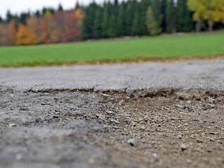 Auf dem Weg nach Trebesberg ist der Straßenzustand sehr schlecht. Überall klaffen Löcher